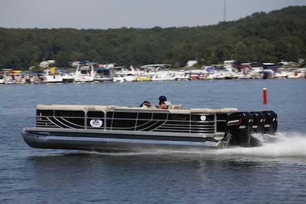 Meet The World's Fastest Pontoon Boat  114MPH  Brad Rowland's 25ft South Bay 925CR powered by three Mercury Promax 300X Outboard Engines video 012