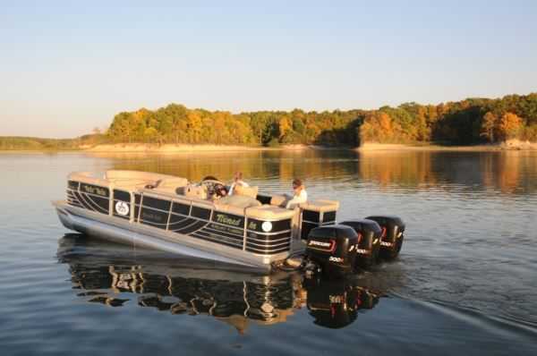 Meet The World's Fastest Pontoon Boat  114MPH  Brad Rowland's 25ft South Bay 925CR powered by three Mercury Promax 300X Outboard Engines video 014