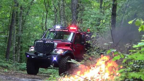Meet The Bulldog 4x4 Fire Truck pics 007