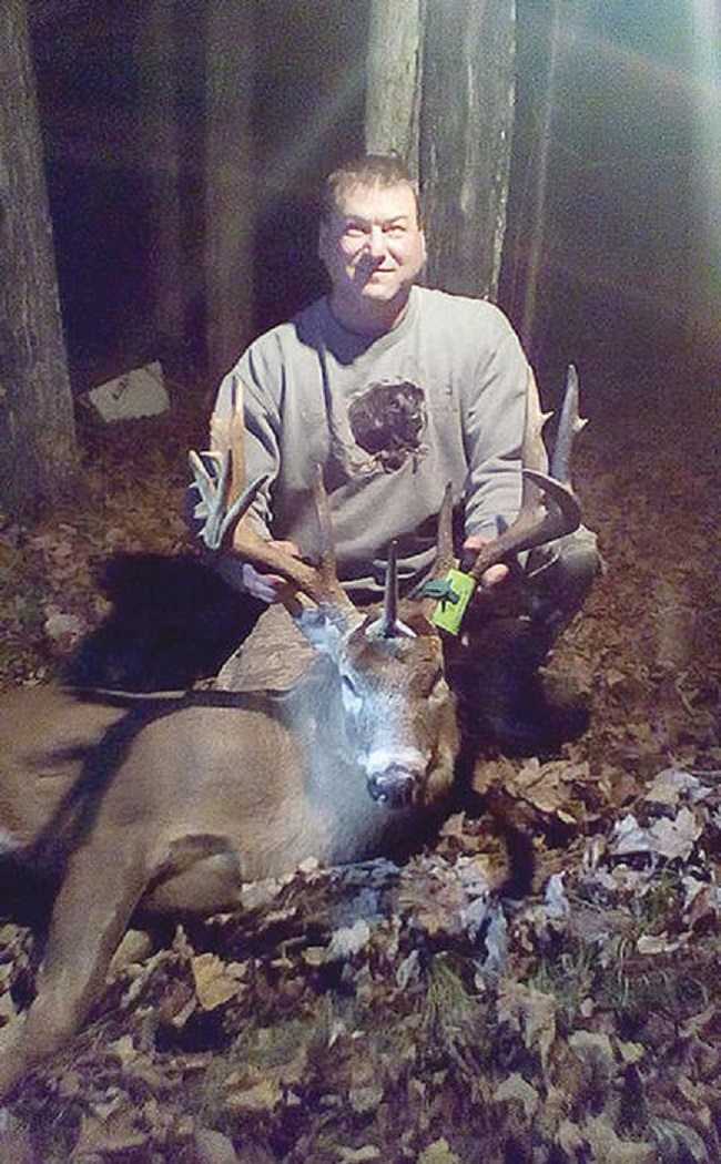 Wisconsin Hunter Bags A Rare Unicorn Buck pictures