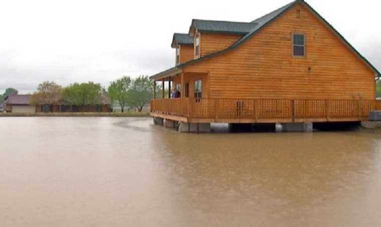 Oklahoma Man Builds His Dream House On A Pond With A Fishing Hole In The Living Room  And It'S For Sale Featured