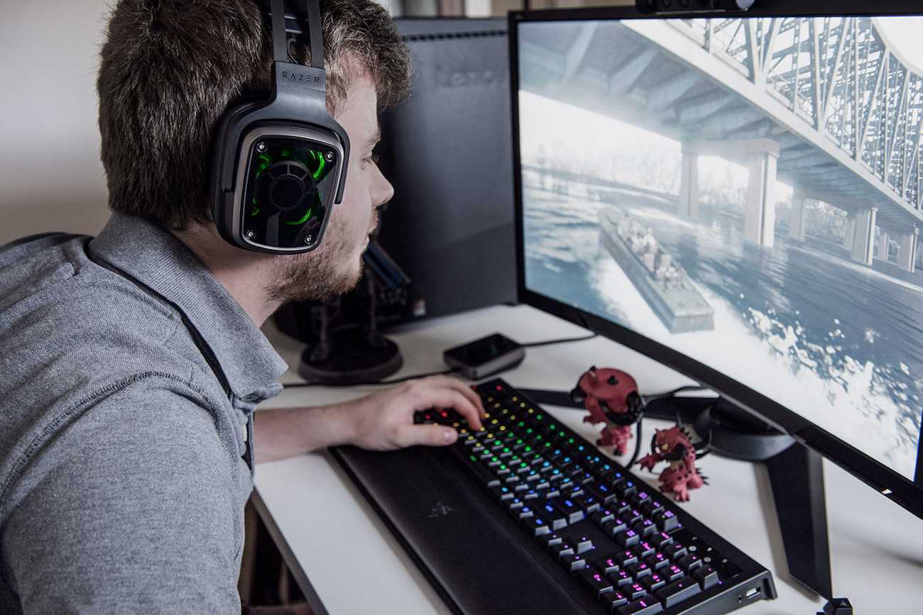 Player Testing the Razer Tiamat 7.1 V2 Gaming Headset