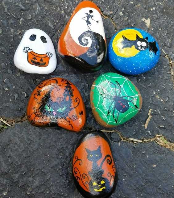 ideas for halloween painted rocks  ghosts skeletons, bats, spiders, black cats