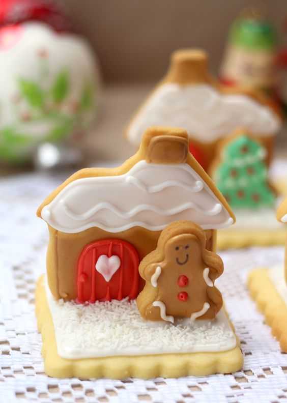 mini gingerbread house using cookies