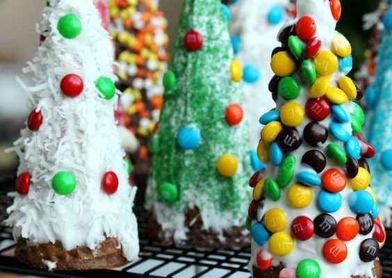 gingerbread house decorated Christmas tree hack 