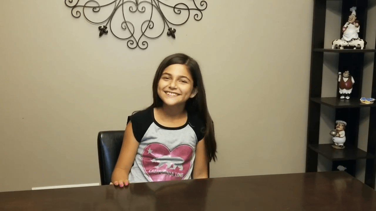 This 10-Year-Old’s Parents Gave Her A Book – And Seven Pages In She Couldn’t Hold Back The Tears | 02 Ariana This 10-Year-Old’s Parents Gave Her A Book – And Seven Pages In She Couldn’t Hold Back The Tears