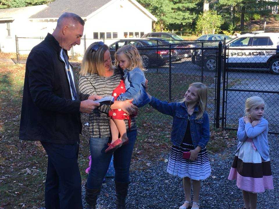 When This Four-Year-Old Saw A Man “Sleeping” On A Bathroom Floor, She Knew She Had To Run For Help | 22528258 1531568380269230 5299902601579820467 n When This Four-Year-Old Saw A Man “Sleeping” On A Bathroom Floor, She Knew She Had To Run For Help