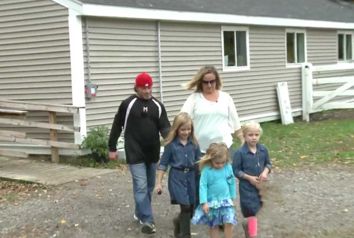 When This Four-Year-Old Saw A Man “Sleeping” On A Bathroom Floor, She Knew She Had To Run For Help | Family 3 When This Four-Year-Old Saw A Man “Sleeping” On A Bathroom Floor, She Knew She Had To Run For Help