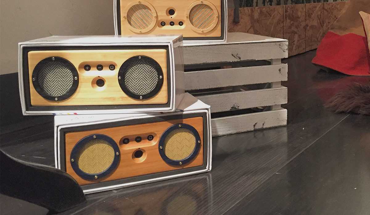 Assortment of 3 bongo vintage style speakers