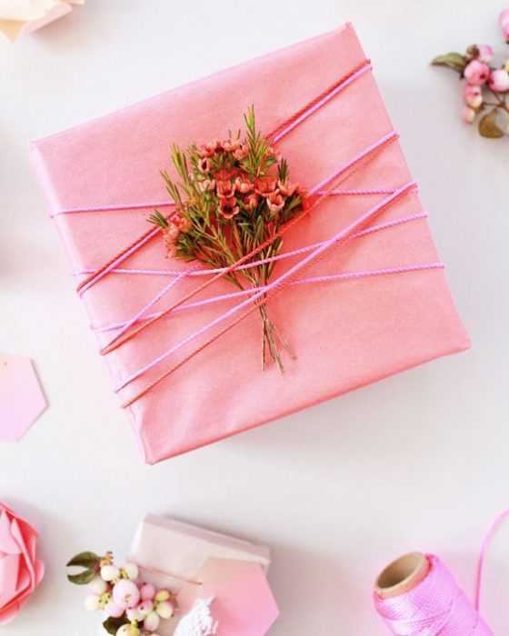DIY Gift Wrapping  collect some wild flowers for authentic decorative inspiration