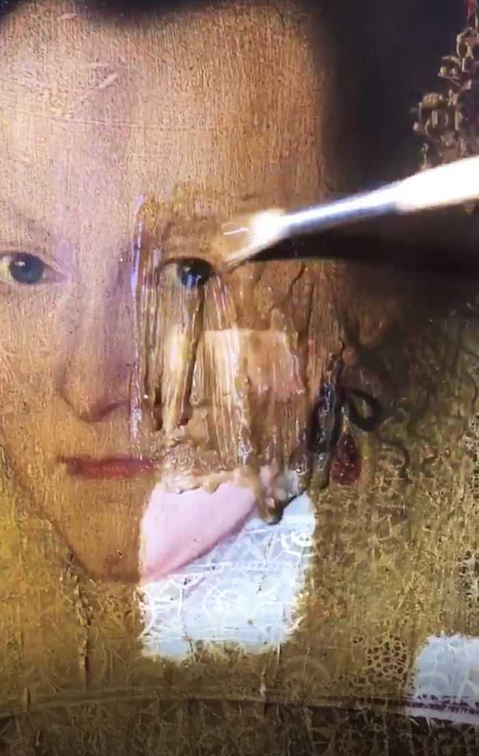 The Varnish Was Removed From This 400-Year-Old Painting, And The Difference It Made Was Insane | varnish remove 200 year old painting woman in red philip mould 5a02baaf57ecf 700 The Varnish Was Removed From This 400-Year-Old Painting, And The Difference It Made Was Insane