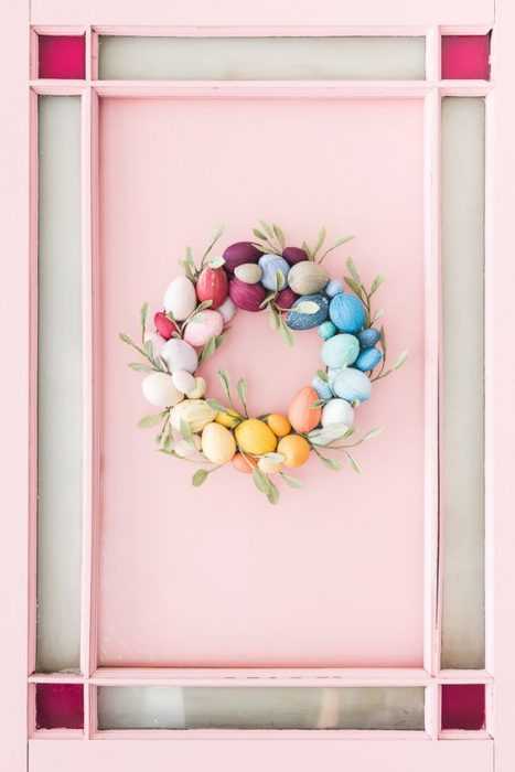 DIY Easter Projects  egg wreath