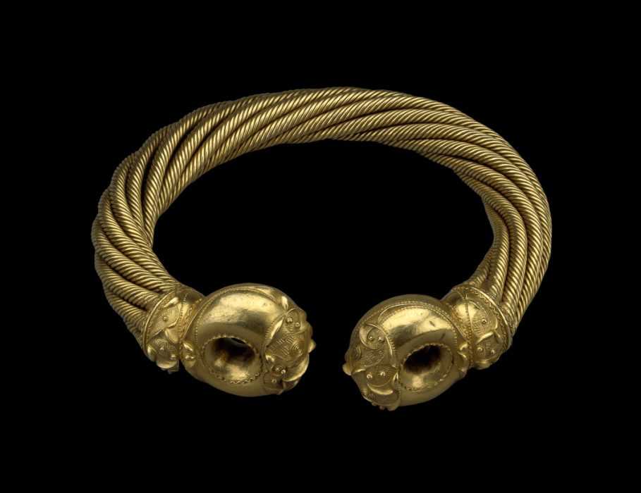 Farmer's Life Changes Overnight After Treasure Hunters Discover Oldest Gold Jewelry Ever Found Dating Back To Iron Age | torc british museum Farmer's Life Changes Overnight After Treasure Hunters Discover Oldest Gold Jewelry Ever Found Dating Back To Iron Age