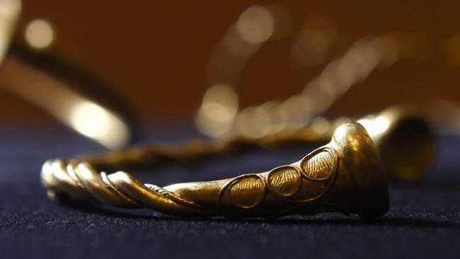 Farmer's Life Changes Overnight After Treasure Hunters Discover Oldest Gold Jewelry Ever Found Dating Back To Iron Age | torc windsor Farmer's Life Changes Overnight After Treasure Hunters Discover Oldest Gold Jewelry Ever Found Dating Back To Iron Age