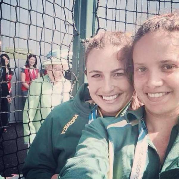30 Epic Celebrity Photobombs You Must See 