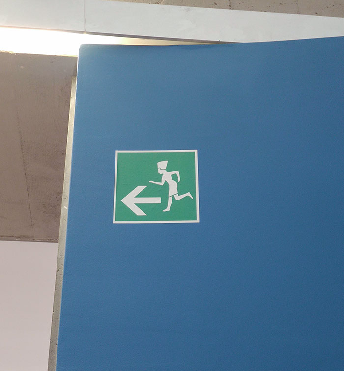 32 Super Funny Pictures People Took At Museums&Nbsp;