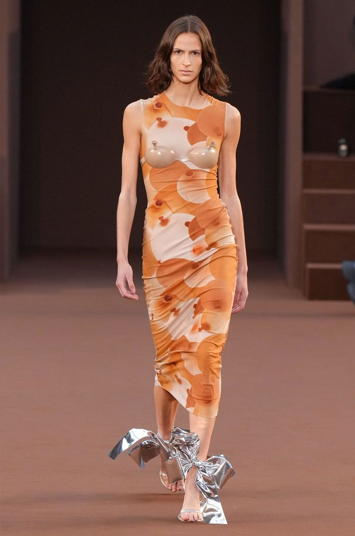 30 Hideous Dresses That Should Have Never Been Made 