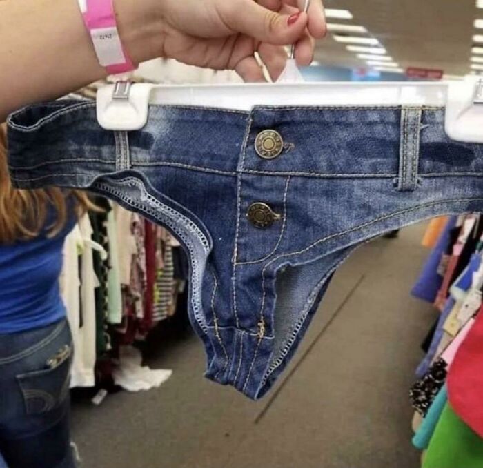 30 Of The Worst Fashion Fails You've  Ever Seen And They’re Hilarious 
