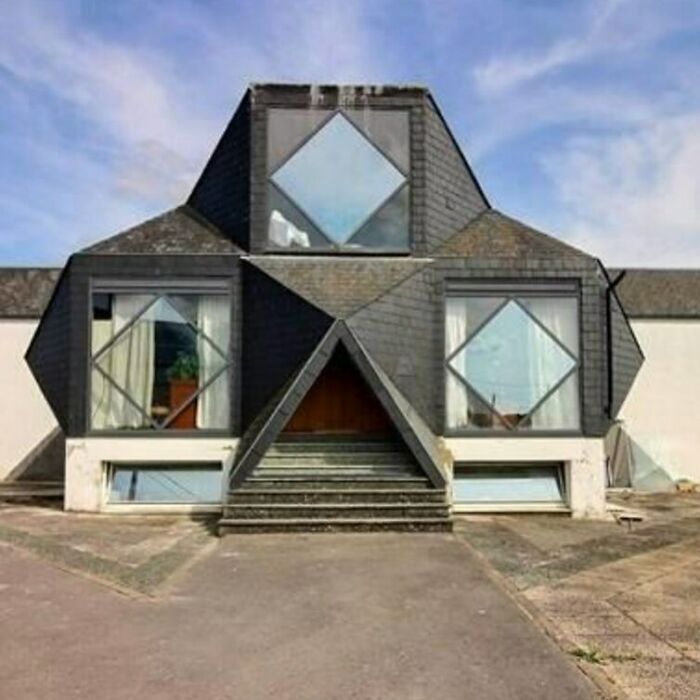 30 Ugly Houses That Are So Bad, It’s Hilarious