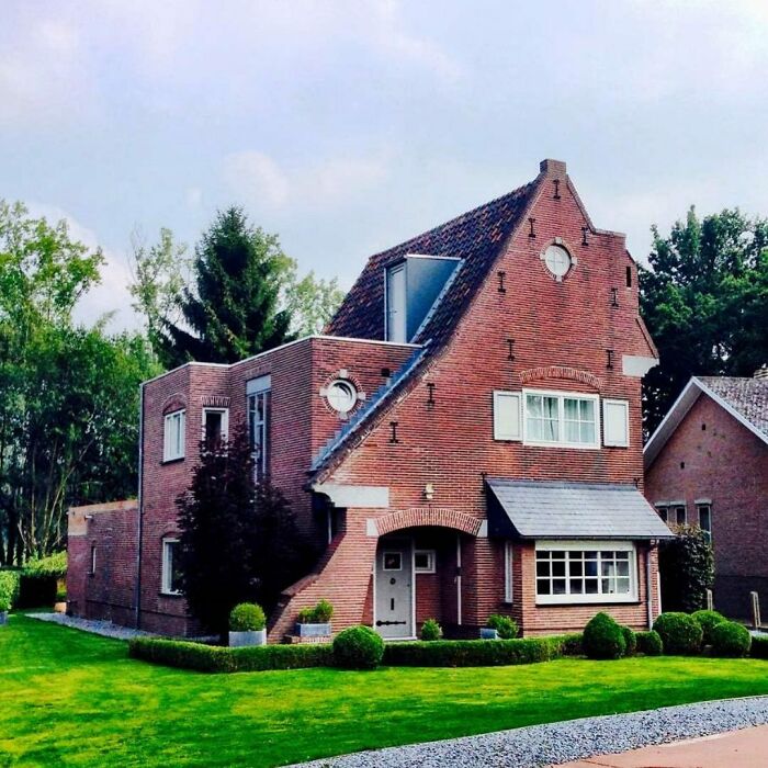 30 Ugly Houses That Are So Bad, It’s Hilarious