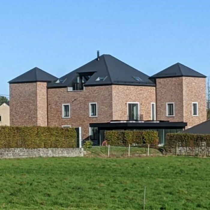 30 Ugly Houses That Are So Bad, It’s Hilarious