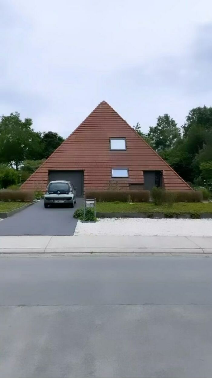 30 Ugly Houses That Are So Bad, It’s Hilarious