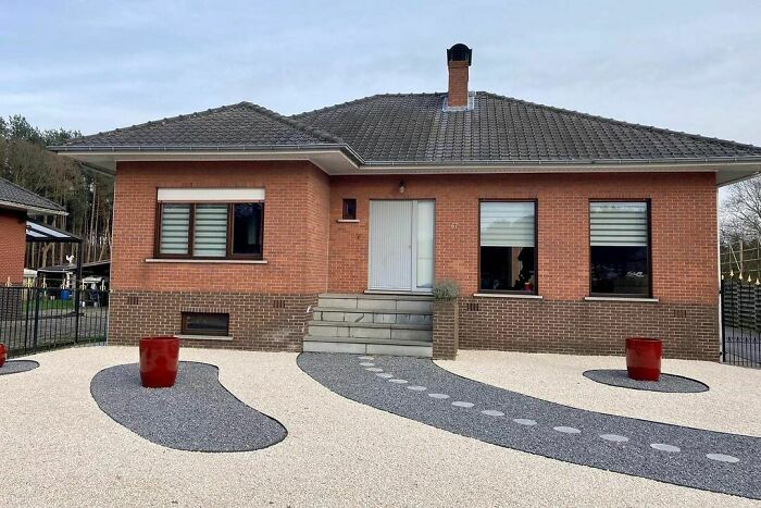 30 Ugly Houses That Are So Bad, It’s Hilarious
