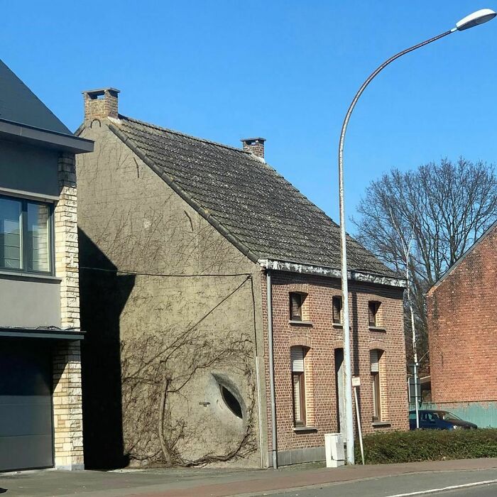 30 Ugly Houses That Are So Bad, It’s Hilarious