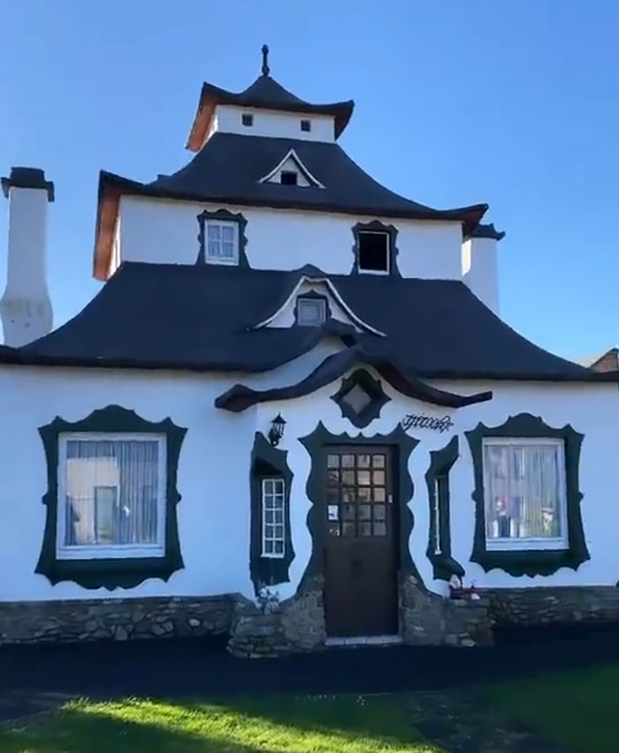 30 Ugly Houses That Are So Bad, It’s Hilarious