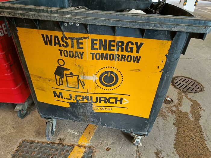 30 Cringeworthy Design Mistakes That Turned These Signs Into A Meme 