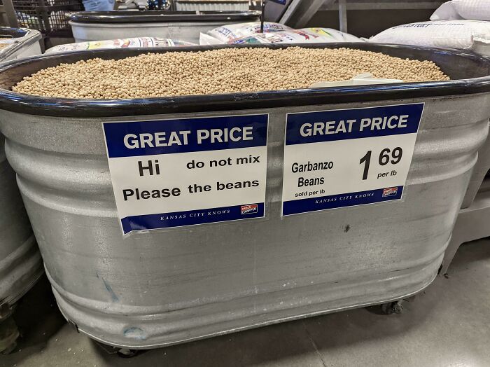 30 Cringeworthy Design Mistakes That Turned These Signs Into A Meme 