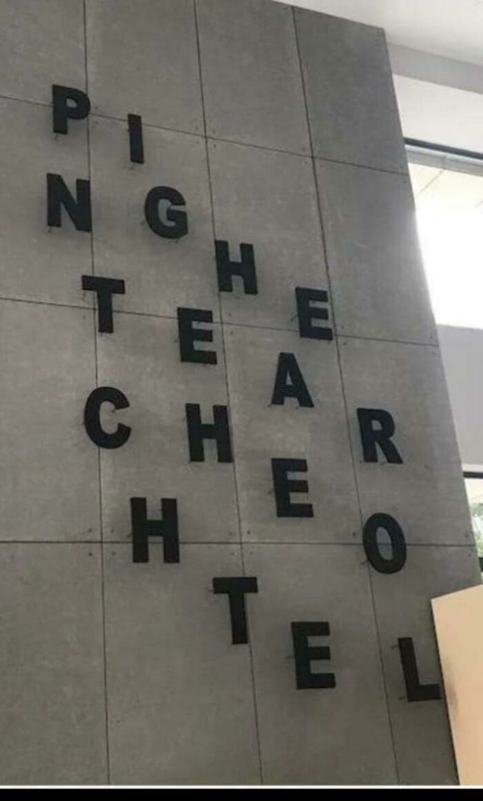 30 Cringeworthy Design Mistakes That Turned These Signs Into A Meme 