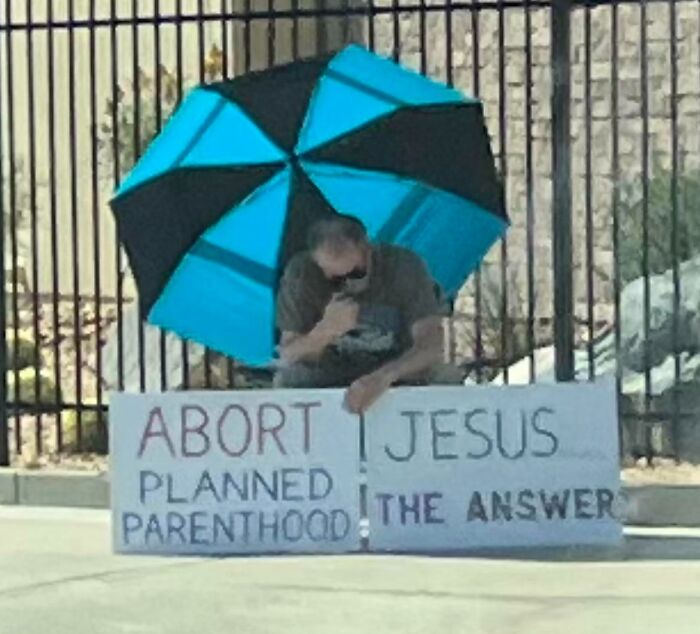 30 Cringeworthy Design Mistakes That Turned These Signs Into A Meme 