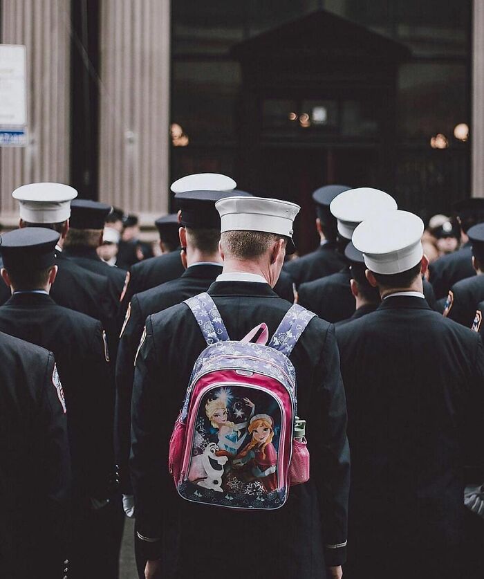 This Instagram Account Features Amusing Street Photographs And Has More Than 570 Thousand Followers 64 New Pics 6380B84D66Eec 700