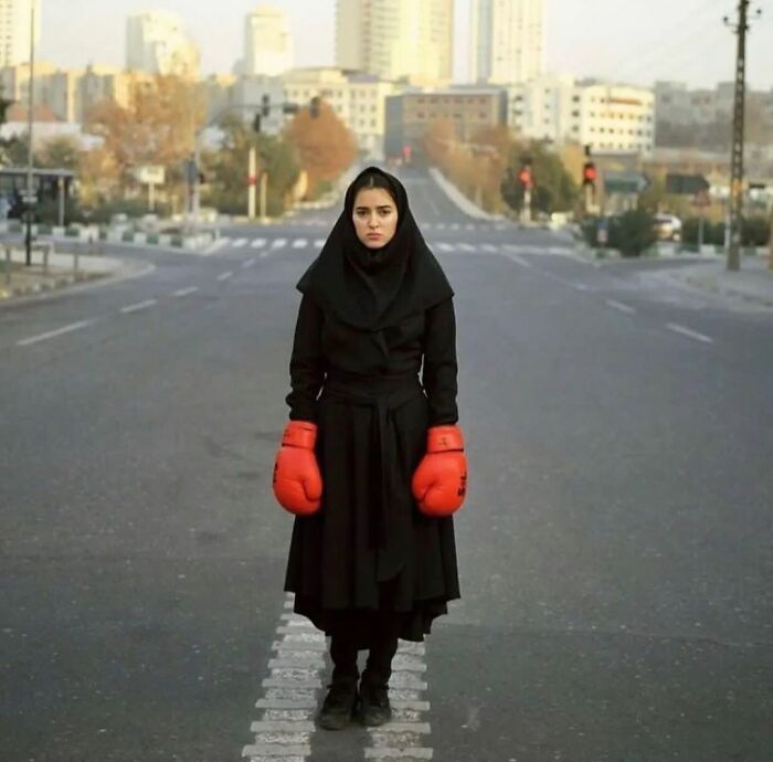 This Instagram Account Features Amusing Street Photographs And Has More Than 570 Thousand Followers 64 New Pics 6380Bb23A3Daf 700