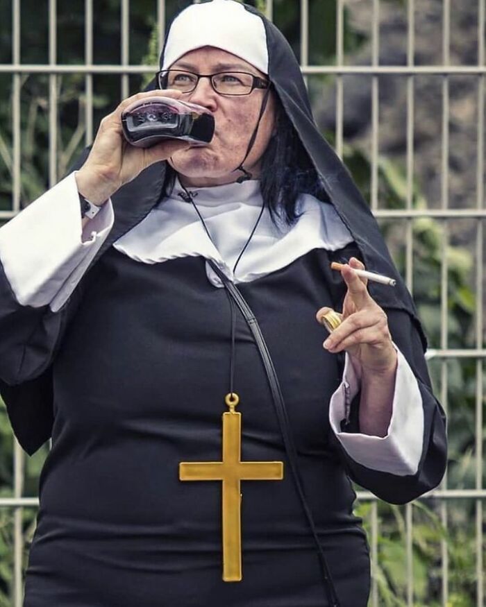 This Instagram Account Features Amusing Street Photographs And Has More Than 570 Thousand Followers 64 New Pics 6380Bbfcc402E 700