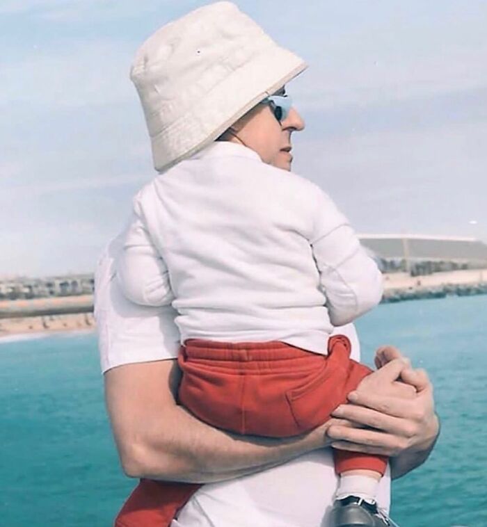 30 Amazing Chance Encounters In Public Places Caught On Camera 