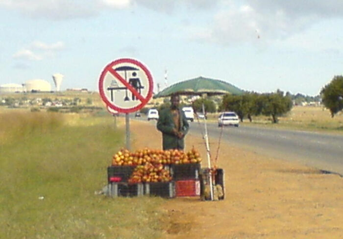 30 Of The Strangest LaughInducing Signs Spotted In Public