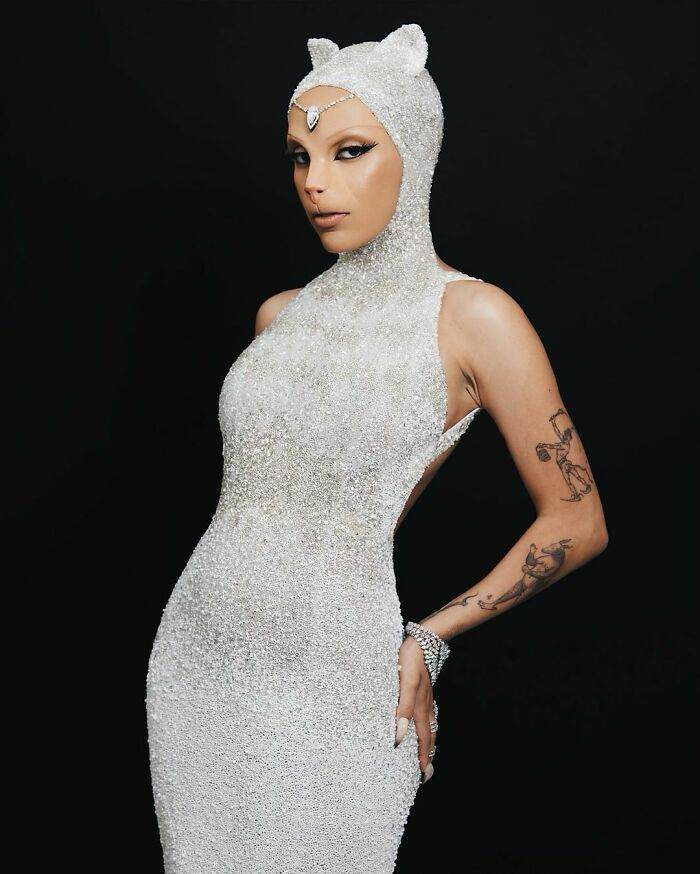 30 Of The Most Beautiful And Bizarre Outfits From The Met Gala