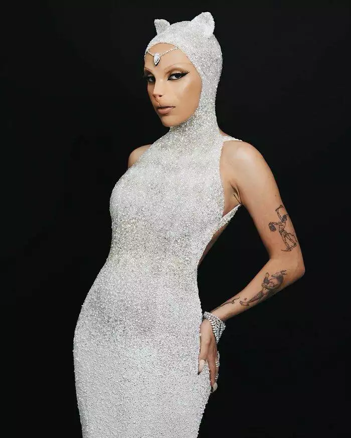 30 Of The Most Beautiful And Bizarre Outfits From The Met Gala