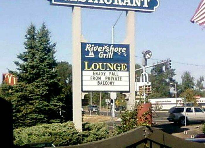 30 Of The Funniest Signs