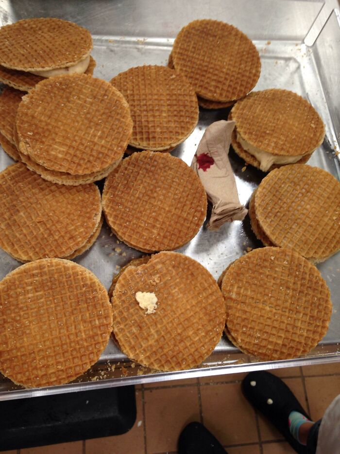 30 Individuals Experiencing A Terrible Food Day