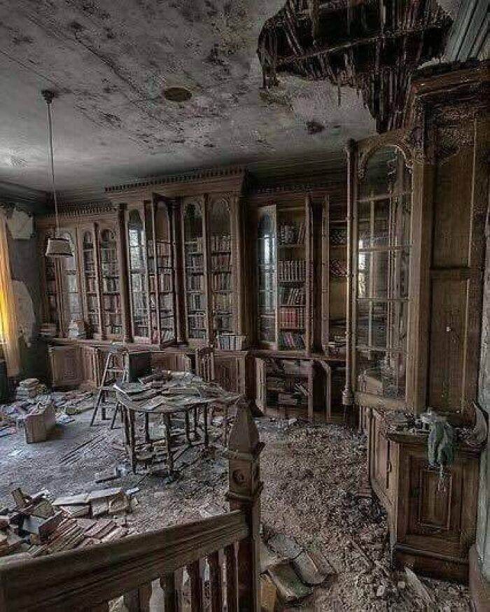 30 Unbelievably Stunning Images Of Abandoned Places