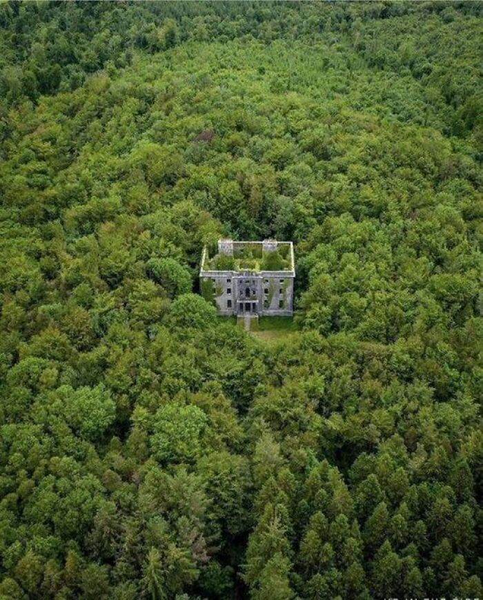 30 Unbelievably Stunning Images Of Abandoned Places