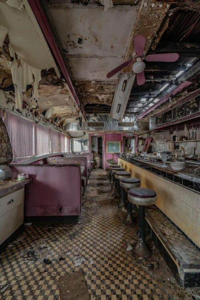 30 654E21F79E210 700