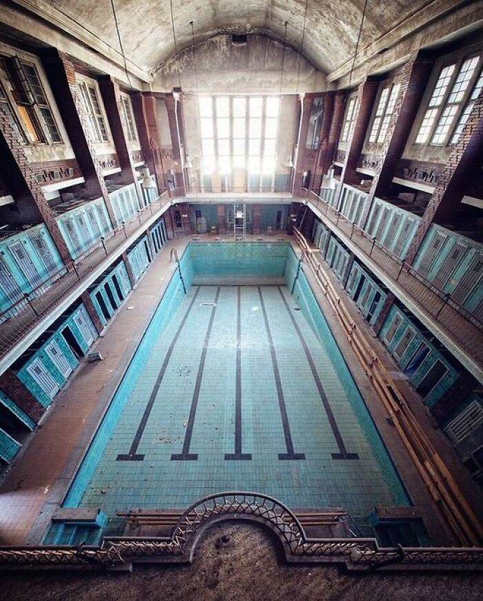 30 Unbelievably Stunning Images Of Abandoned Places