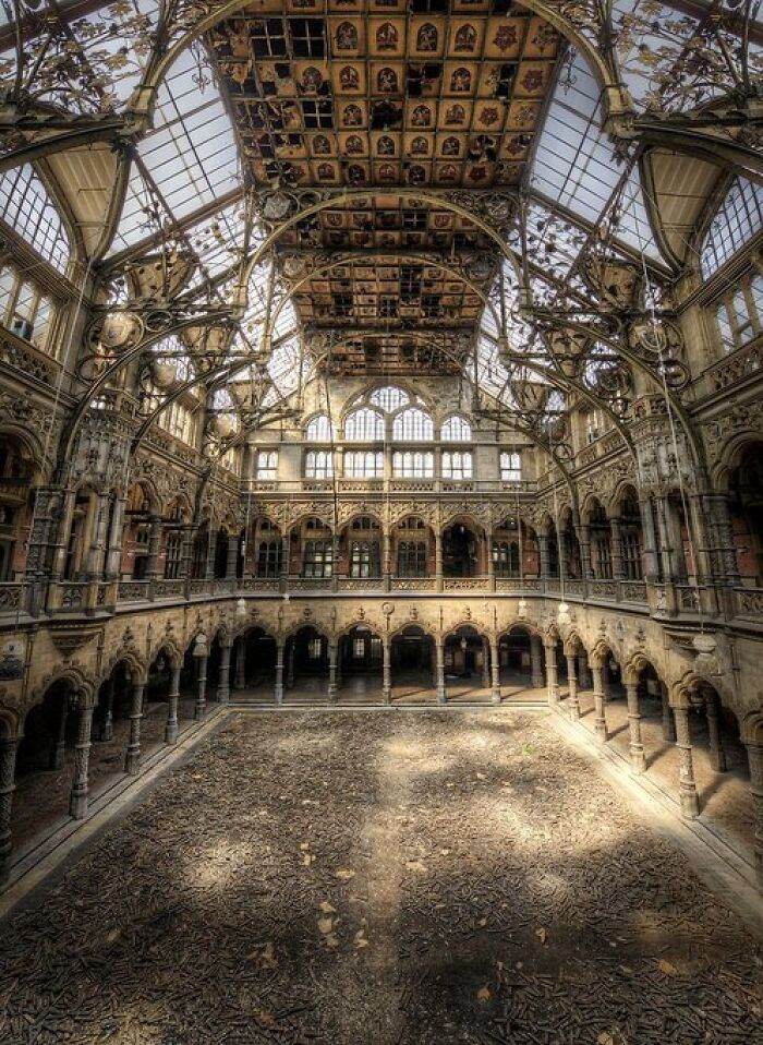 30 Unbelievably Stunning Images Of Abandoned Places