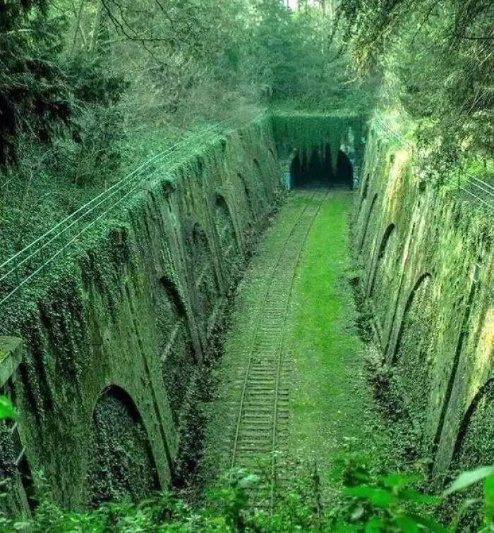 654E2A469C5A7 Weird Abandoned Places