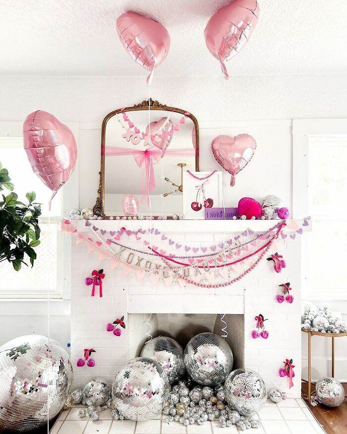 65C5C1E4E6011 Creative Valentines Day Decorations