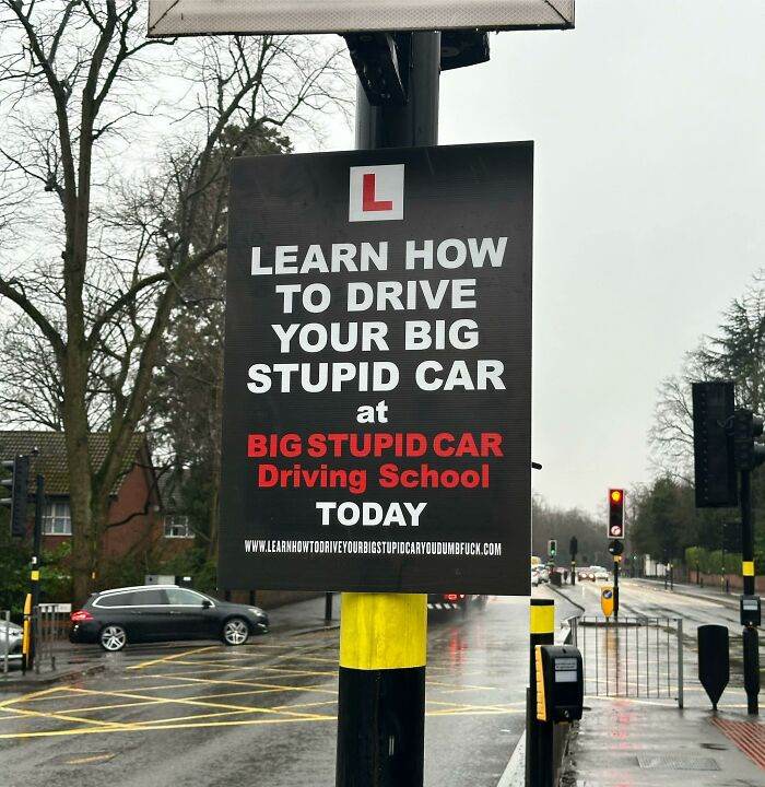 30 Instances Of People Spotting Unexpectedly Funny Signs